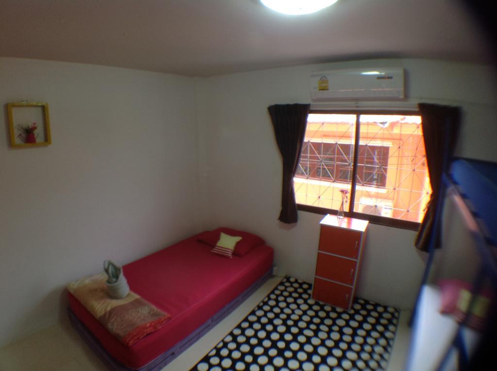 Green Leaf Guesthouse Krabi town Esterno foto